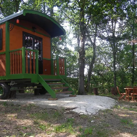 Roulotte A La Ferme Pouylebon