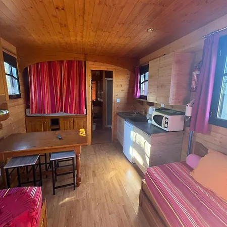 Roulotte A La Ferme Campsite
